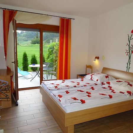 Guesthouse Mesec Zaplana Vrhnika Dış mekan fotoğraf