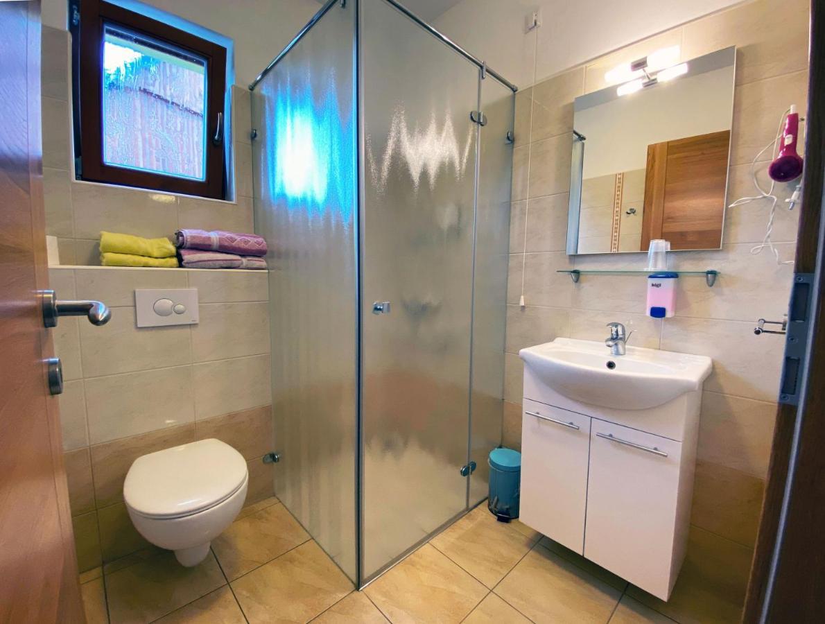 Guesthouse Mesec Zaplana Vrhnika Dış mekan fotoğraf