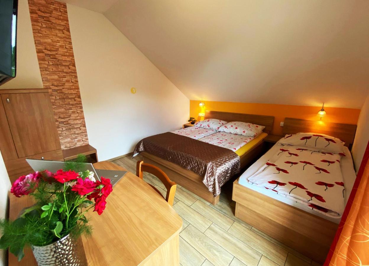 Guesthouse Mesec Zaplana Vrhnika Dış mekan fotoğraf