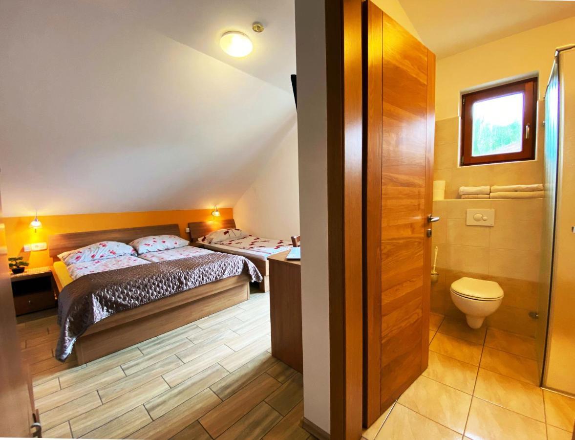 Guesthouse Mesec Zaplana Vrhnika Dış mekan fotoğraf