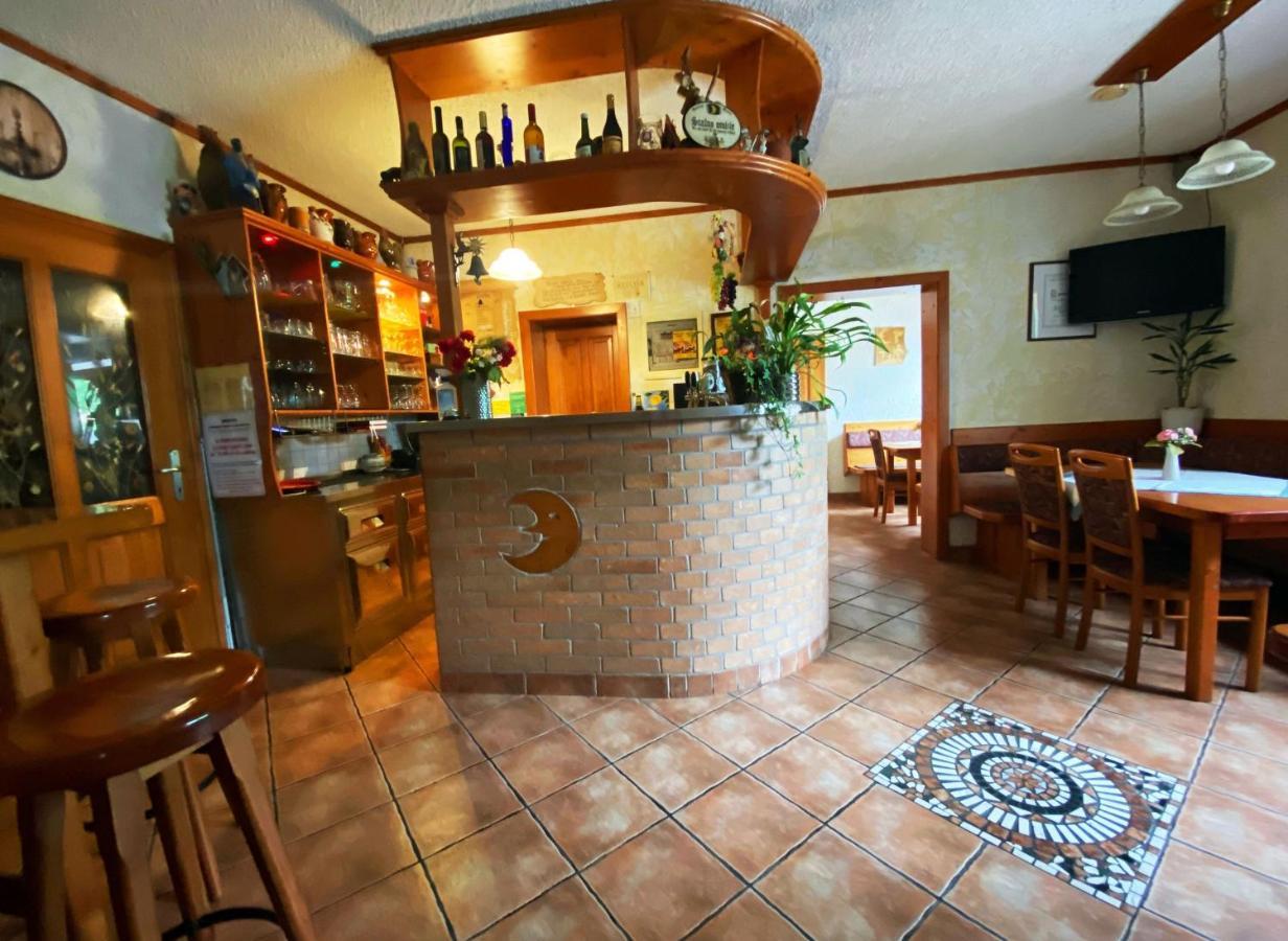 Guesthouse Mesec Zaplana Vrhnika Dış mekan fotoğraf
