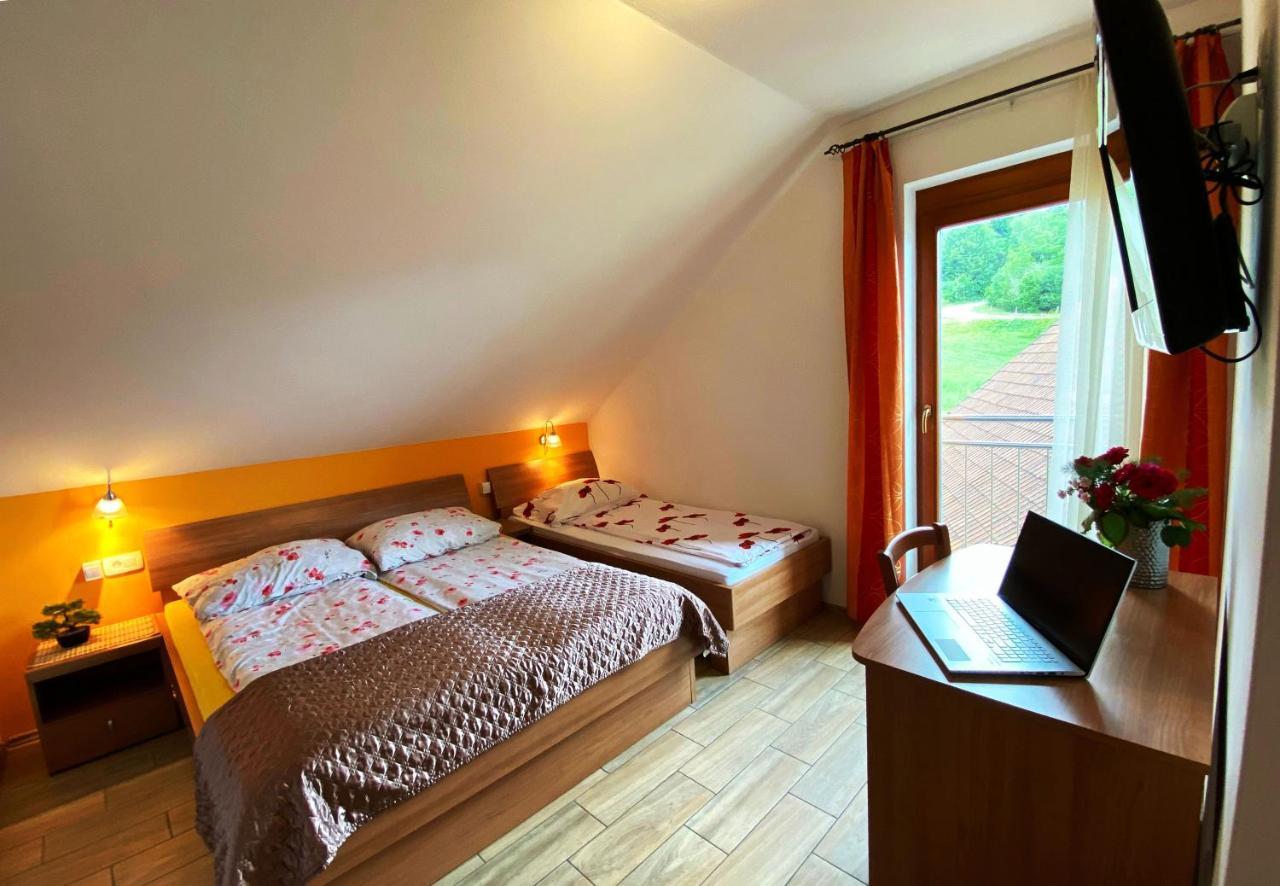 Guesthouse Mesec Zaplana Vrhnika Dış mekan fotoğraf