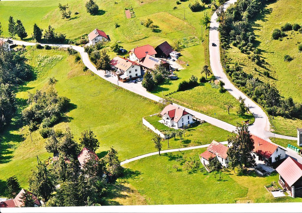 Guesthouse Mesec Zaplana Vrhnika Dış mekan fotoğraf