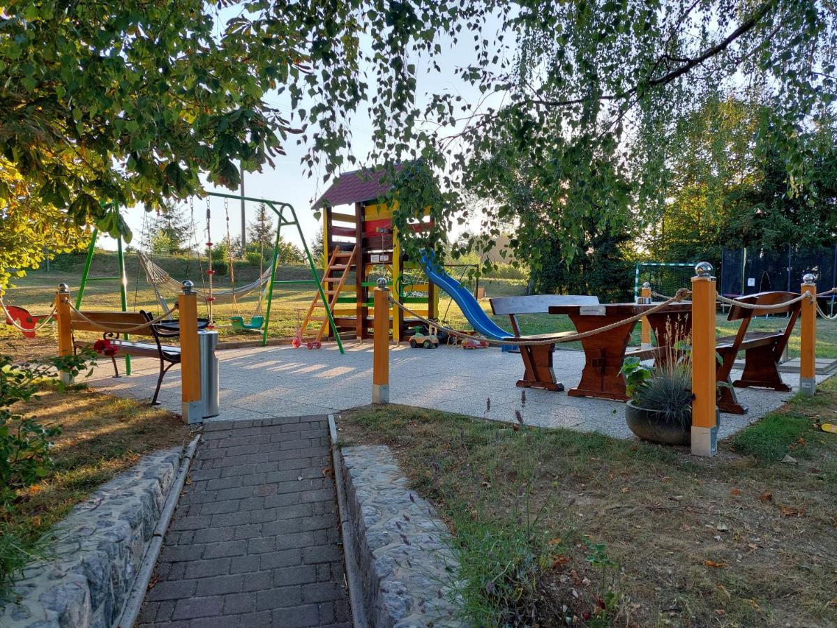 Guesthouse Mesec Zaplana Vrhnika Dış mekan fotoğraf