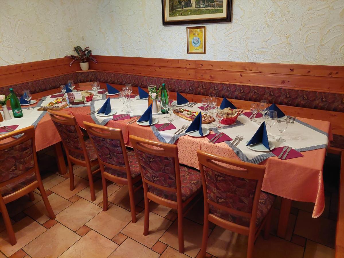 Guesthouse Mesec Zaplana Vrhnika Dış mekan fotoğraf