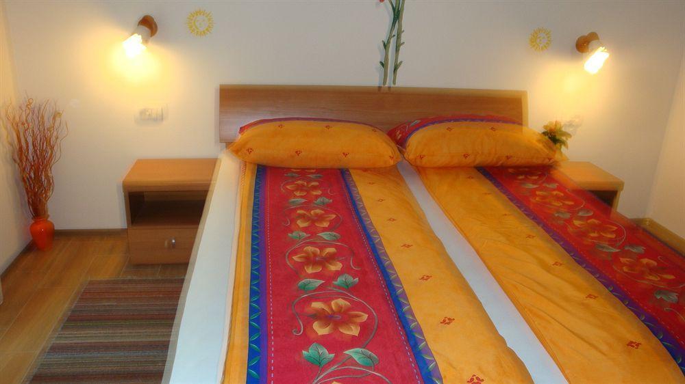 Guesthouse Mesec Zaplana Vrhnika Dış mekan fotoğraf