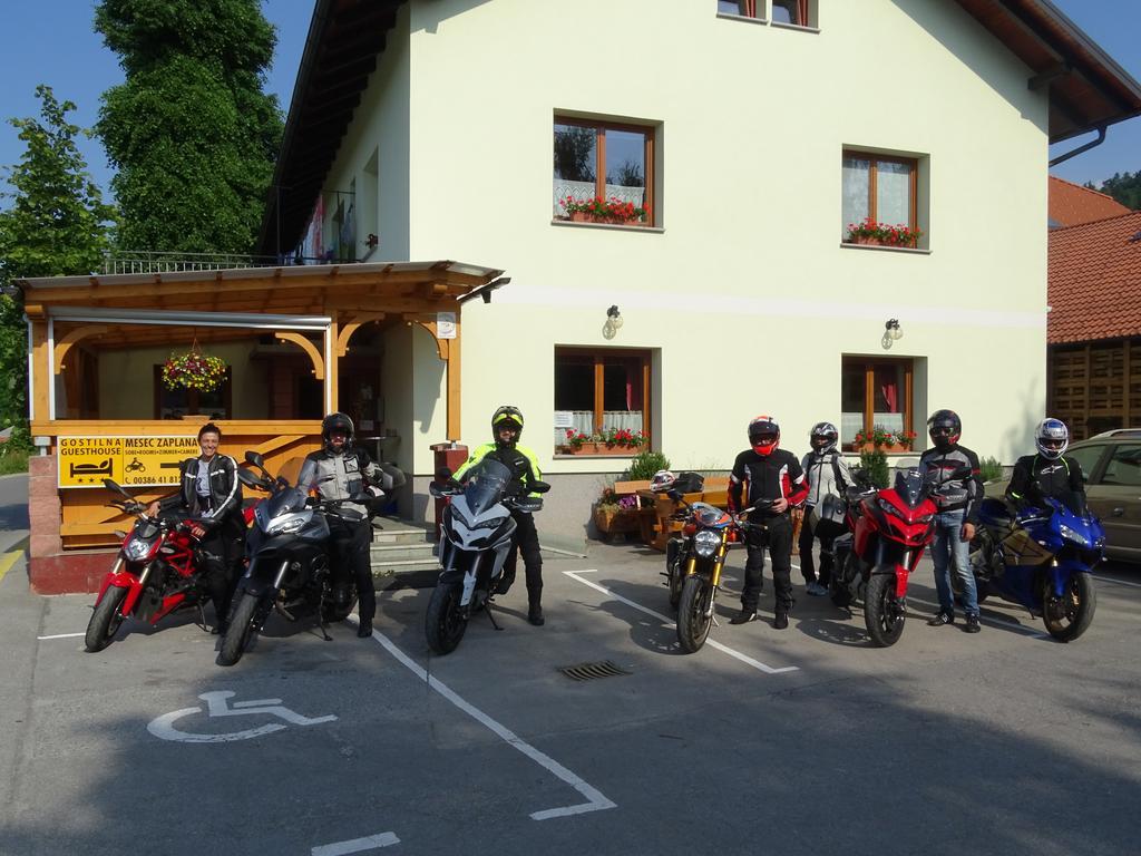 Guesthouse Mesec Zaplana Vrhnika Dış mekan fotoğraf