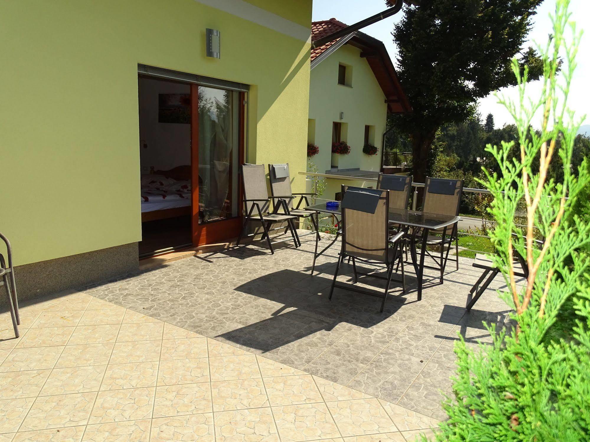 Guesthouse Mesec Zaplana Vrhnika Dış mekan fotoğraf