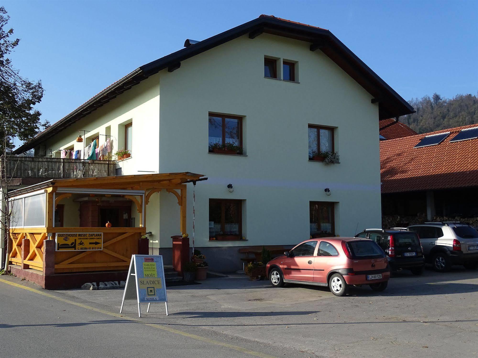 Guesthouse Mesec Zaplana Vrhnika Dış mekan fotoğraf